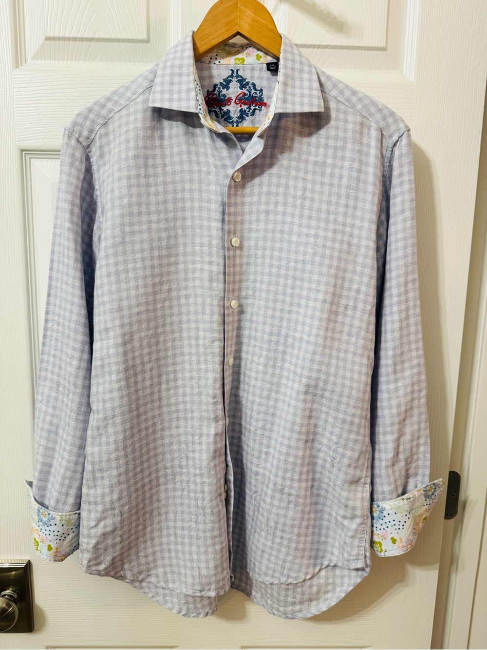 Robert Graham Embossed Button Down Shirt Size Small